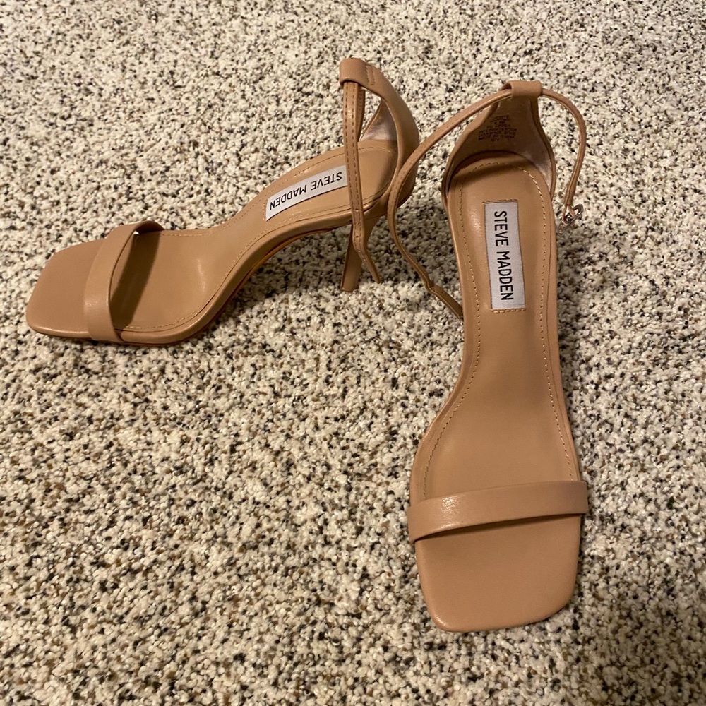 Steve Madden Shaye Neutral Heel